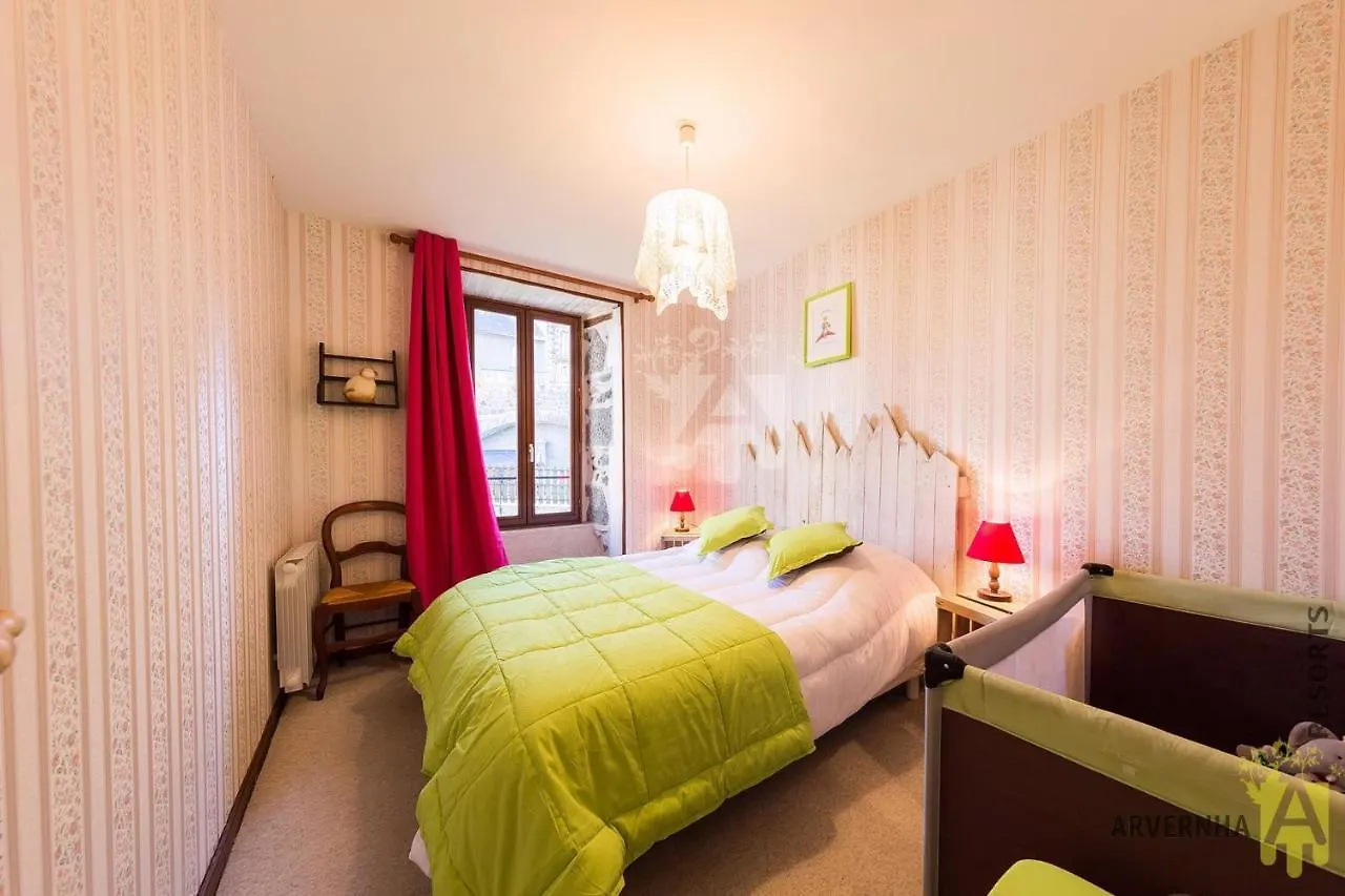 Vie De Chateau 2 Murol Holiday home